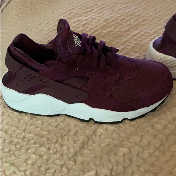 Nike - Picture 2 of 3